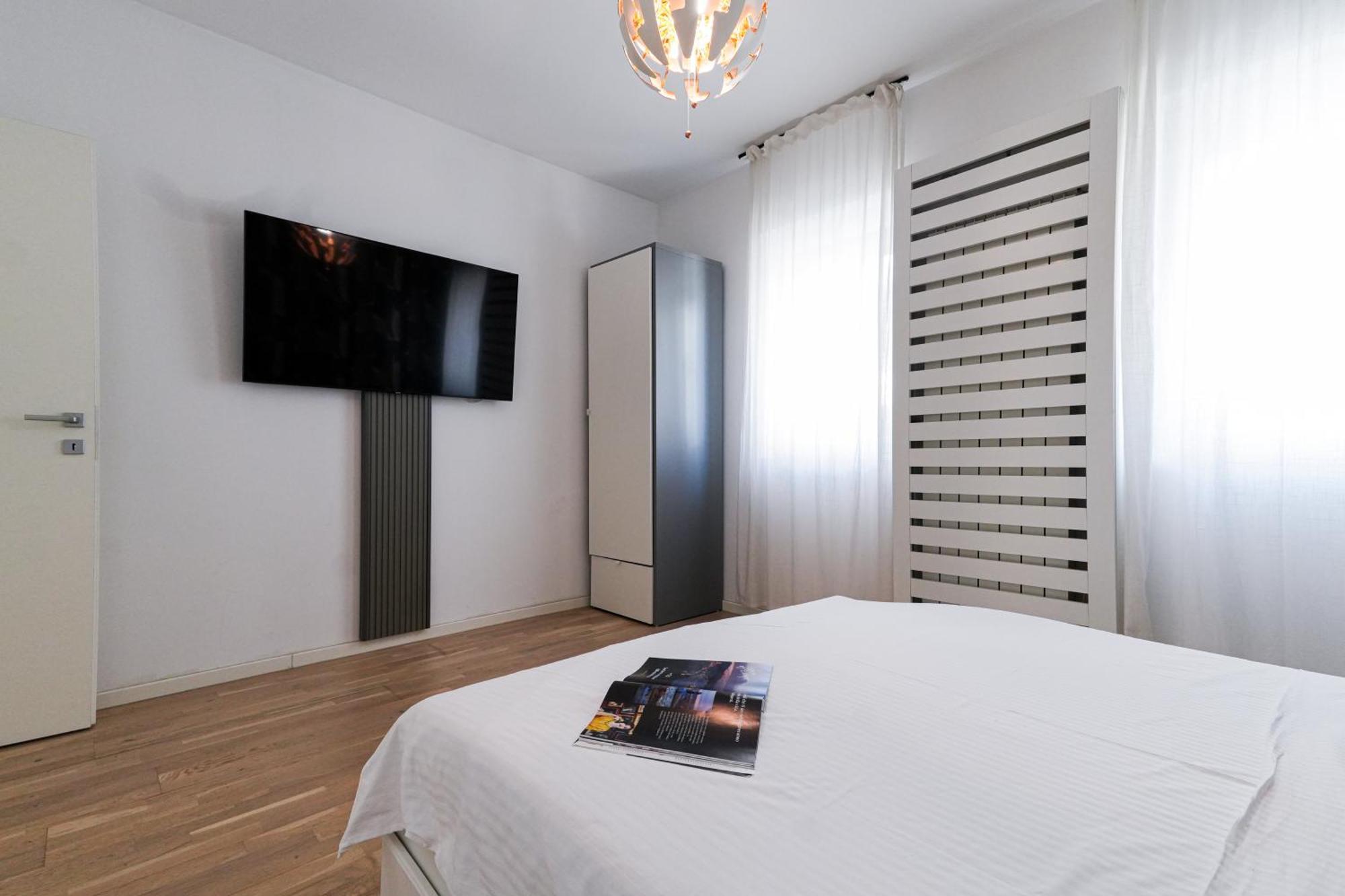Maria - Modern Apartment With Parking And Workspace Bucharest Exterior photo
