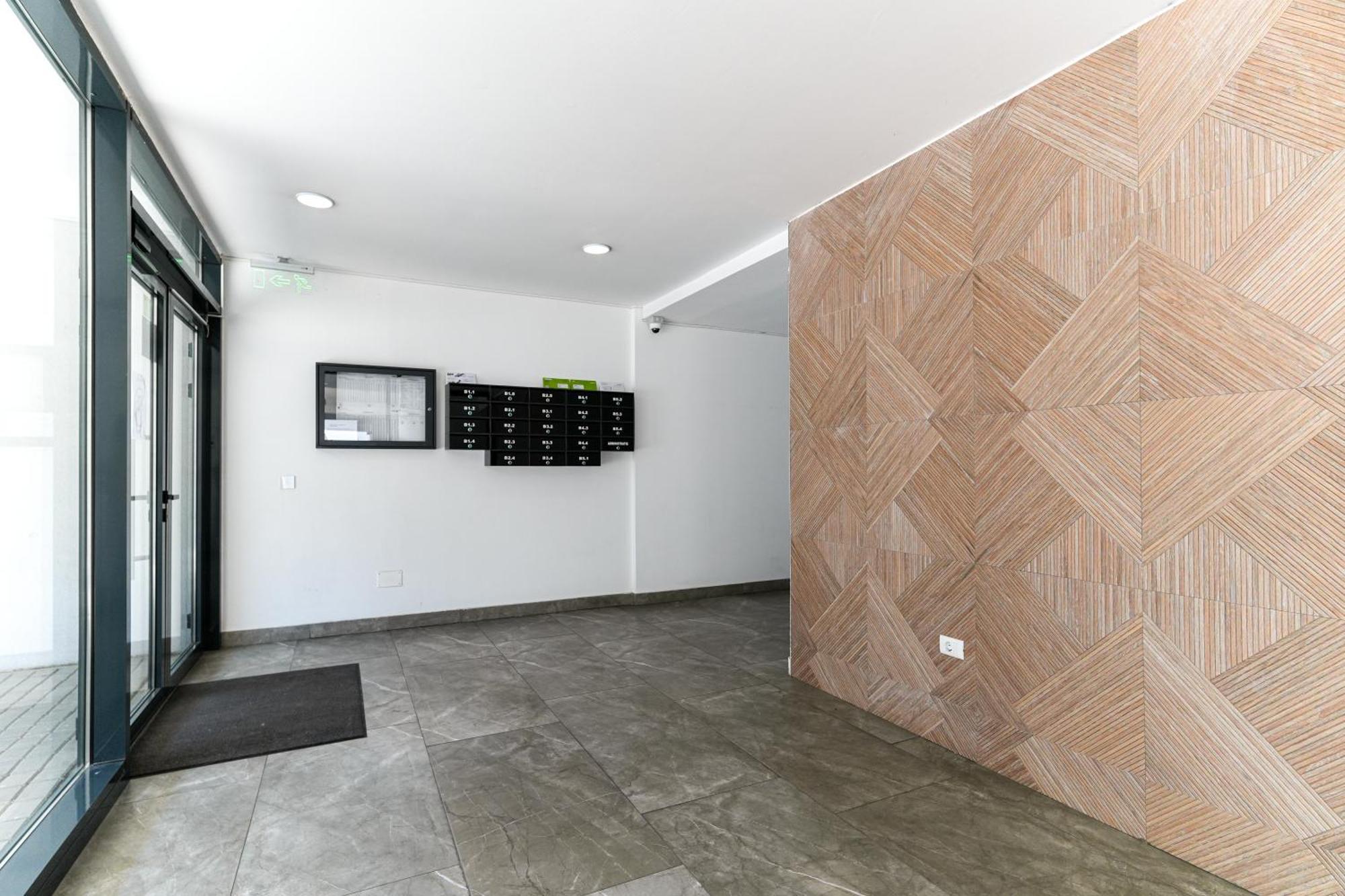 Maria - Modern Apartment With Parking And Workspace Bucharest Exterior photo